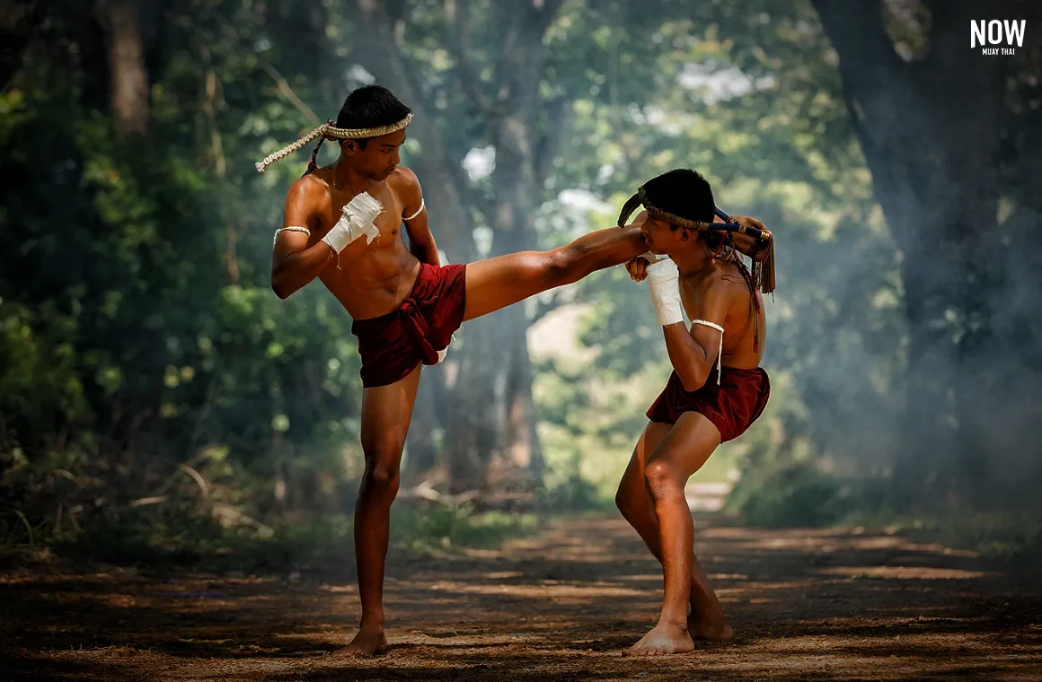 image of two muay Thai fighter